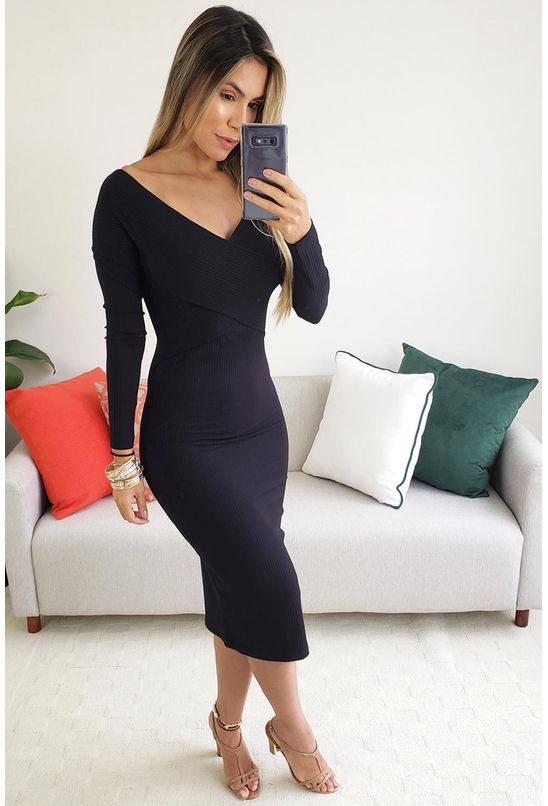 vestido midi canelado preto manga longa