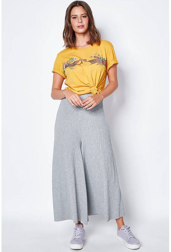 calça pantacourt cinza