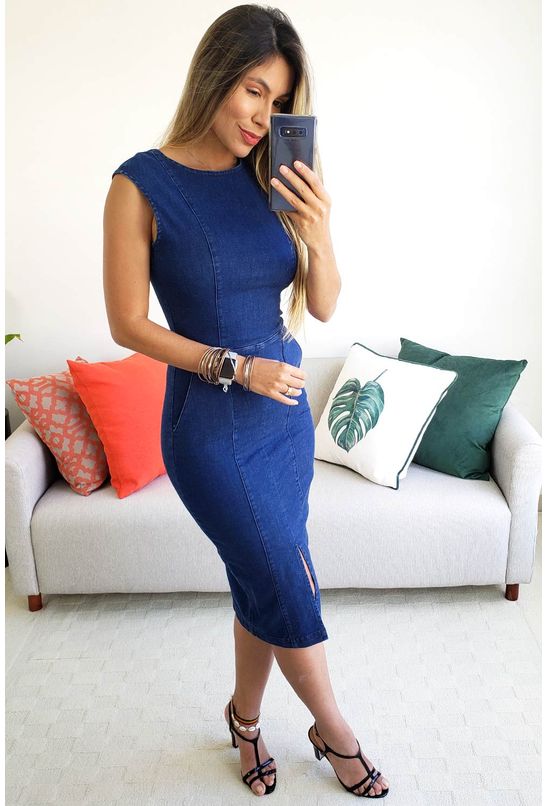 vestido midi com blusa jeans