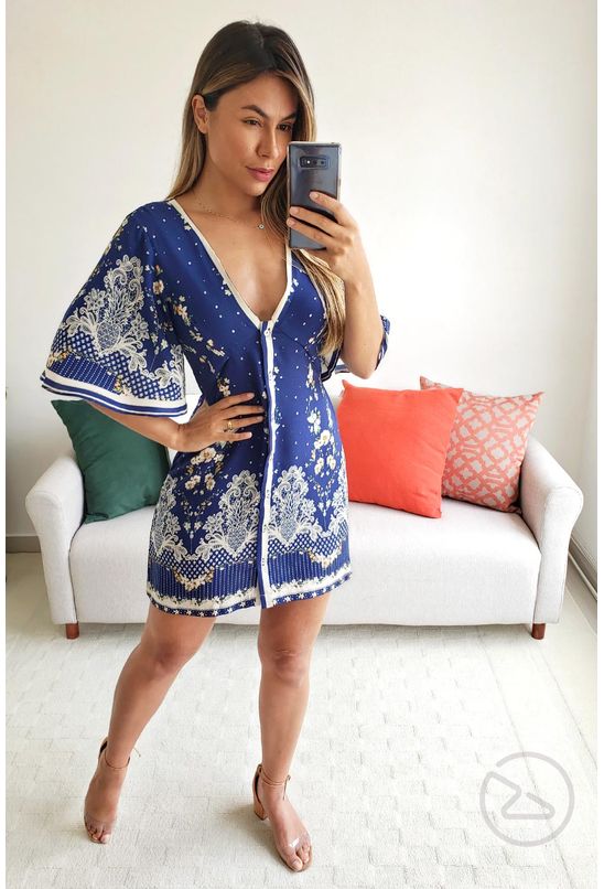 vestido com bico de renda