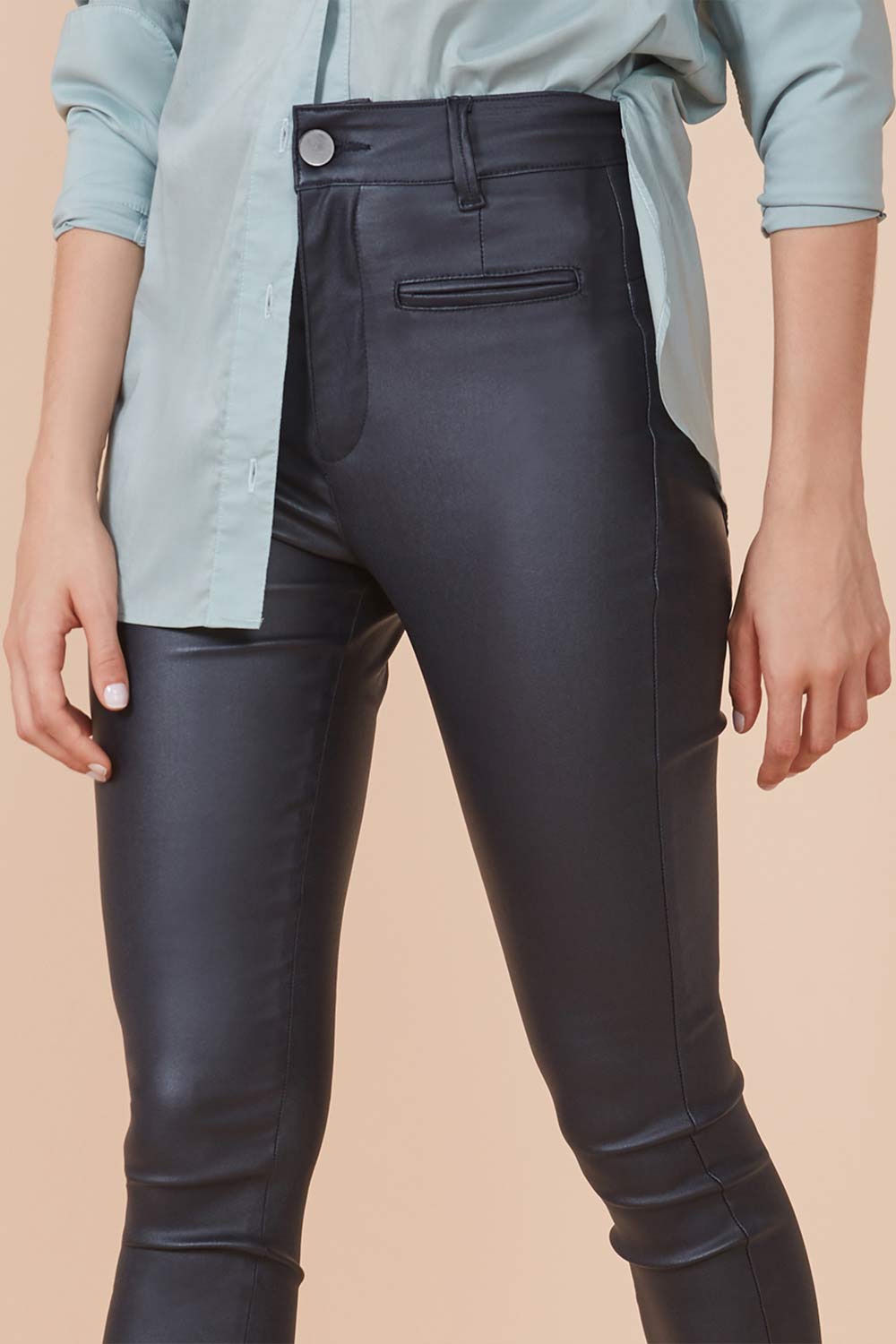 calça resinada maria filo