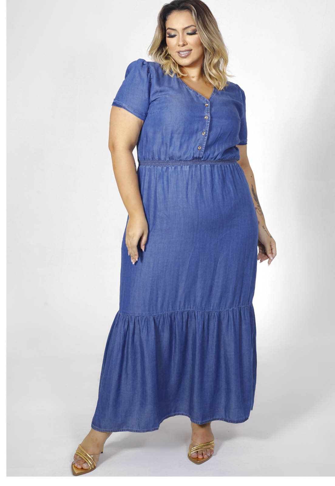 Vestido Longo com Botões e Bolso na Frente Plus Size Jeans