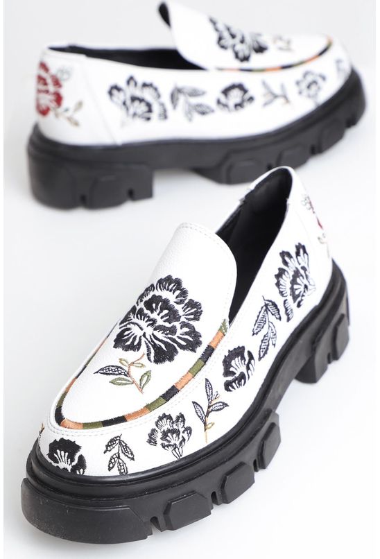 Mocassim-tratorado-bordado-farm-direita Mocassim-tratorado-bordado-farm-direita