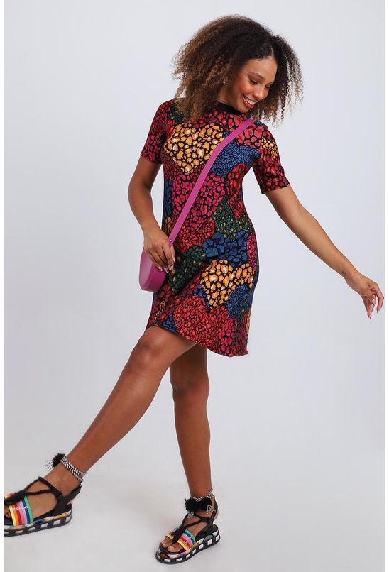 Vestido-curto-coracoes-coloridos-farm-esquerda Vestido-curto-coracoes-coloridos-farm-esquerda