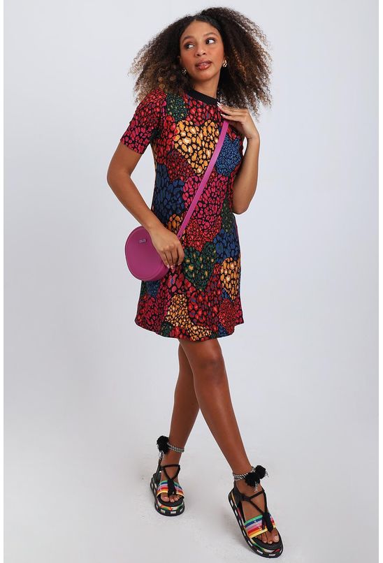 Vestido-curto-coracoes-coloridos-farm-direita Vestido-curto-coracoes-coloridos-farm-direita