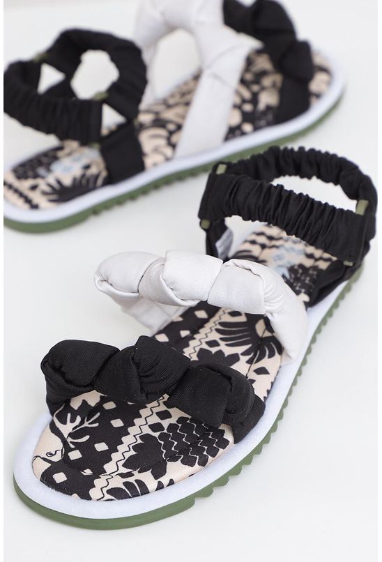 Sandalia-rasteira-nos-farm-direita Sandalia-rasteira-nos-farm-direita