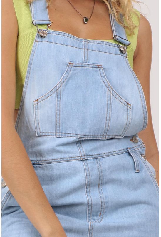 Jardineira-jeans-destroyed-pequia-detalhe Jardineira-jeans-destroyed-pequia-detalhe