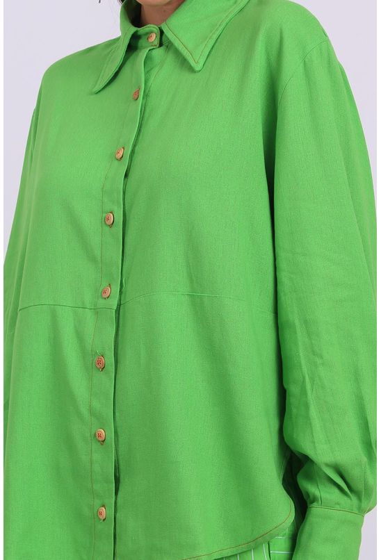 Camisa-linho-verde-pequia-detalhe