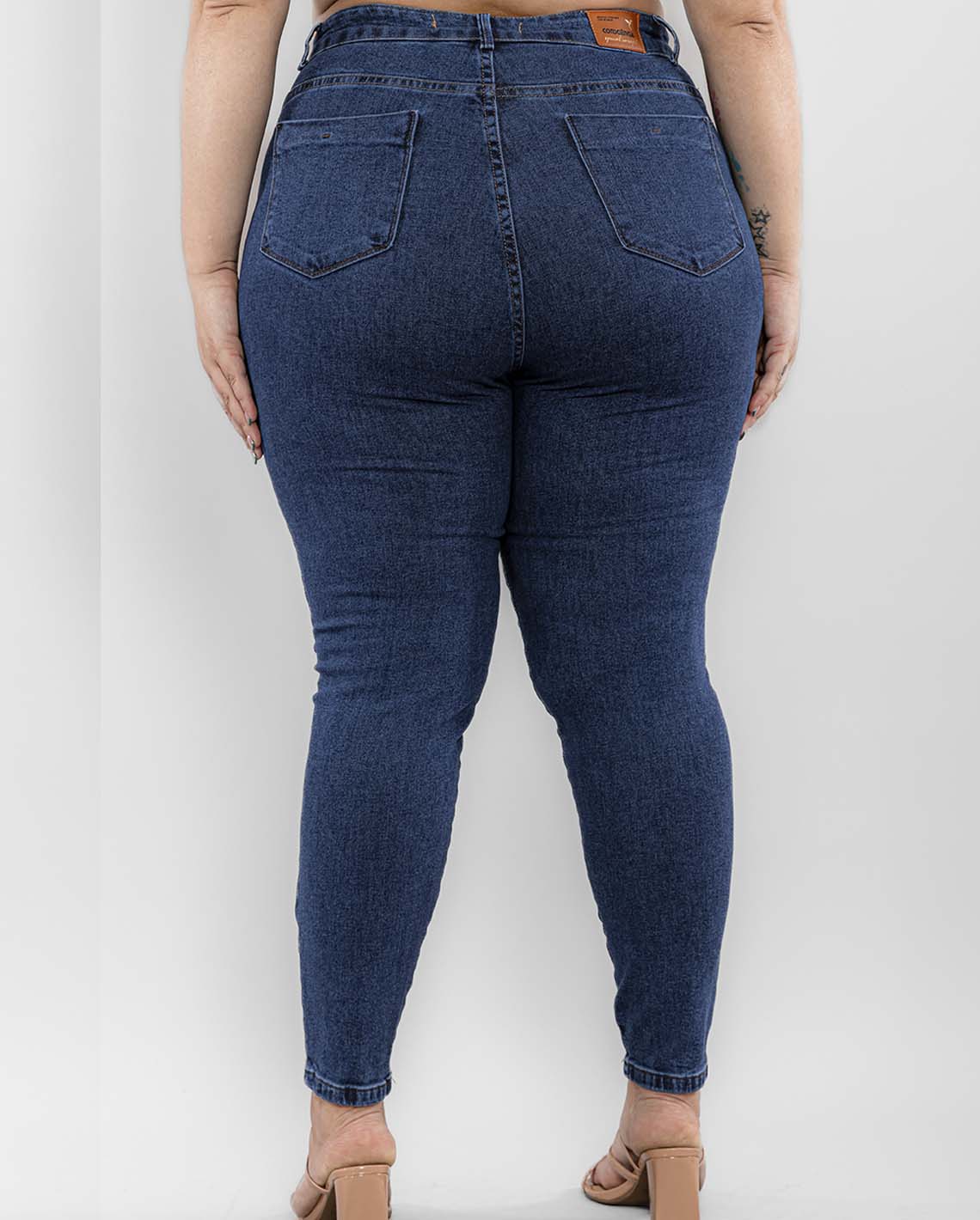 Calça Mom Jeans em Algodão Transpassada Plus Size - daluzplussize
