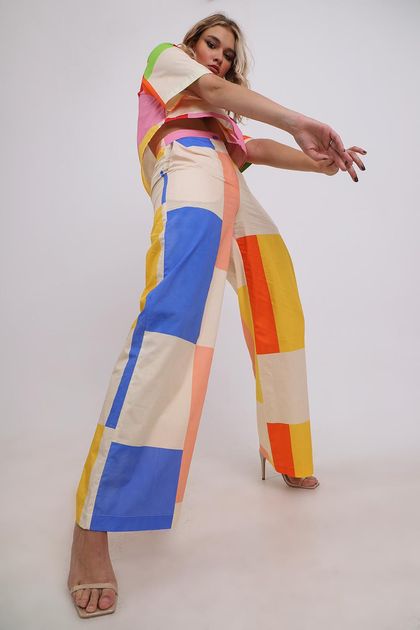 Calca-pregas-retalhos-pequia--principal Calca-pregas-retalhos-pequia--principal