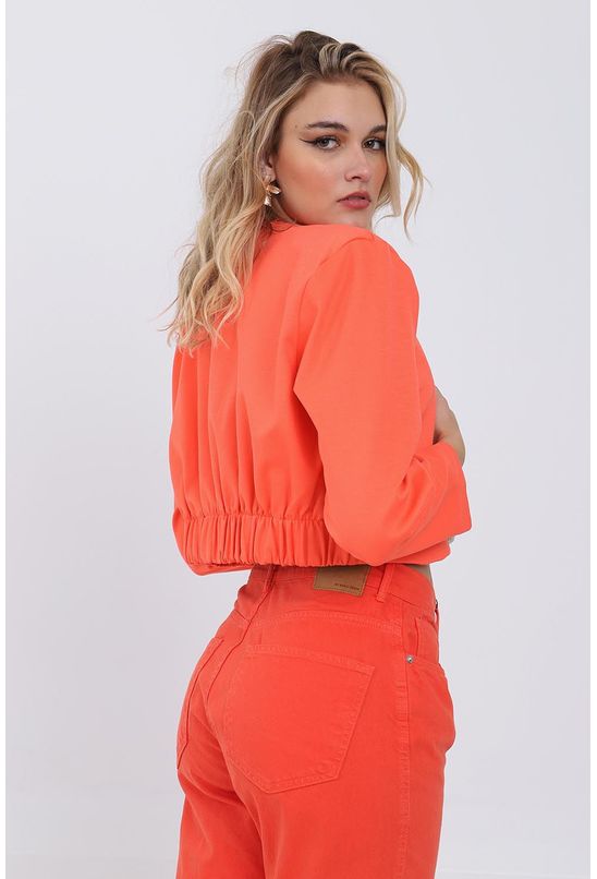 Blazer-cropped-sem-gola-lanca-perfume-centro