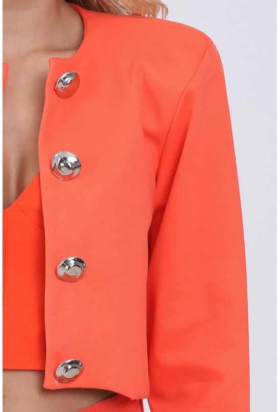 Blazer-cropped-sem-gola-lanca-perfume-detalhe