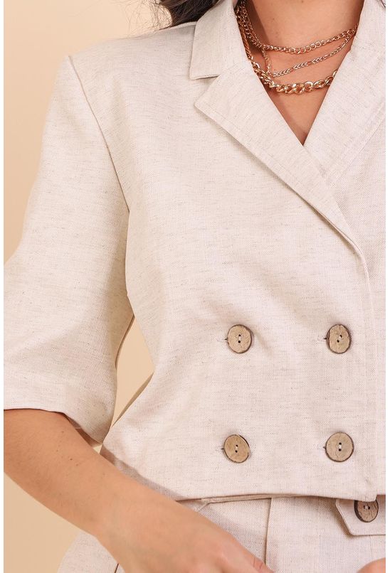 Blazer-cropped-linho-pequia-detalhe Blazer-cropped-linho-pequia-detalhe