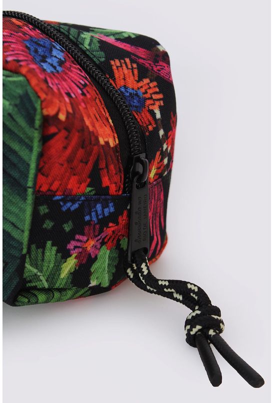 Necessaire-cacula-florescer-black-farm-esquerda