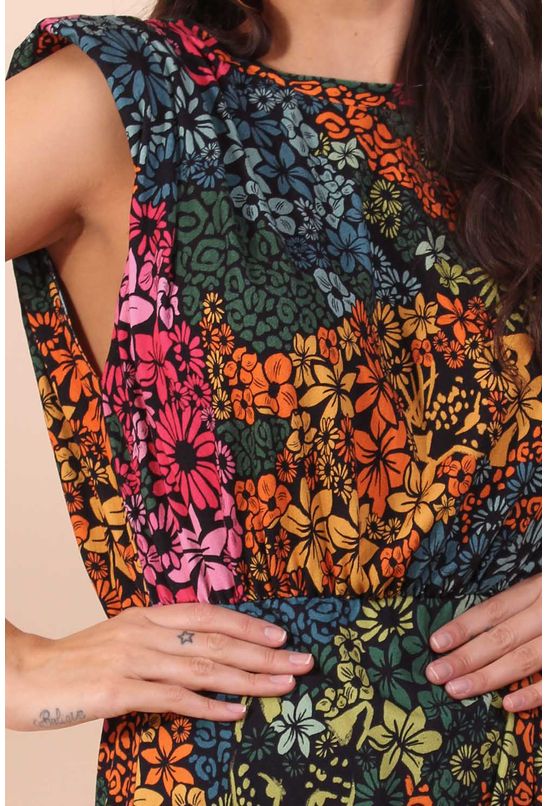 Vestido-curto-ombreira-onca-flor-farm-detalhe