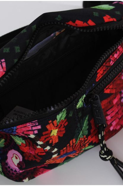 Pochete-farmete-florescer-black-farm-direita