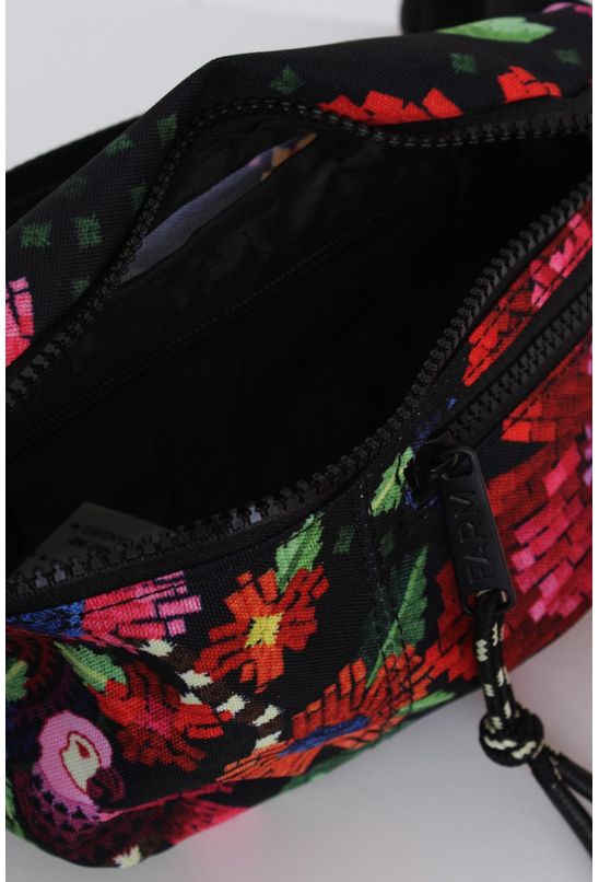 Pochete-farmete-florescer-black-farm-direita