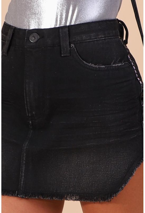Saia-curta-jeans-basic-black-spikes-animale-jeans-detalhe