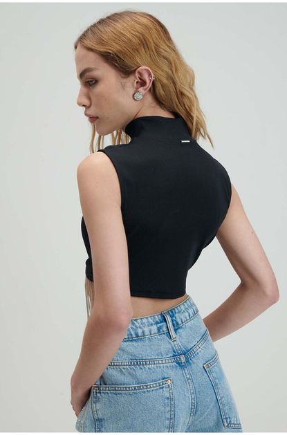 Blusa-cropped-com-franja-myft-esquerda