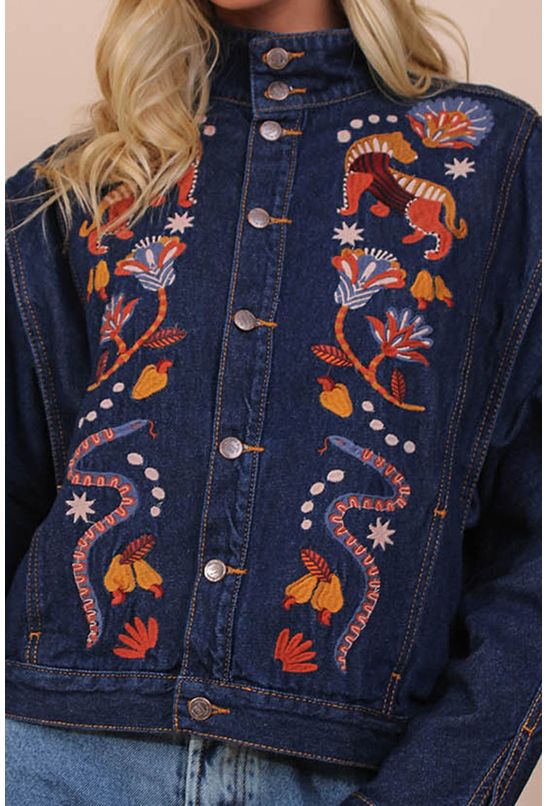 Jaqueta-jeans-selva-grafica-farm-detalhe Jaqueta-jeans-selva-grafica-farm-detalhe
