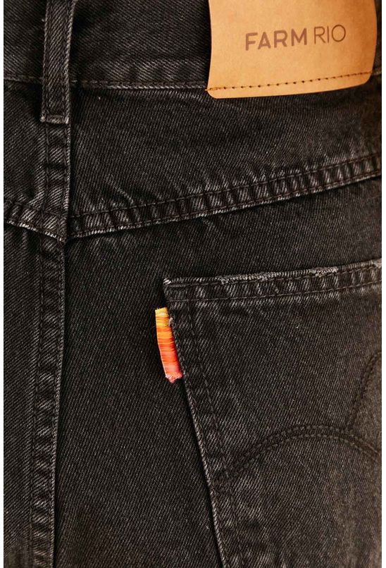Shorts-curva-black-jeans-farm-detalhe