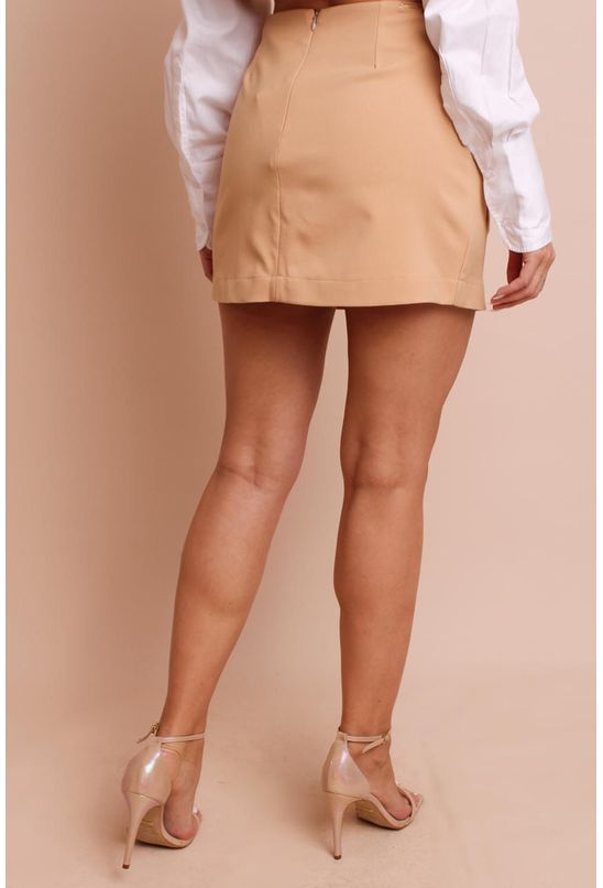 Saia-curta-quadrada-com-bolso-lanca-perfume-centro