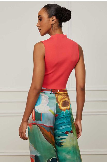 Blusa-cropped-gola-alta-coral-animale-centro