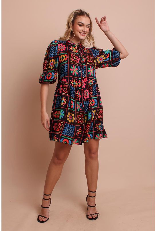 Vestido-curto-bordado-patch-pequia-esquerda
