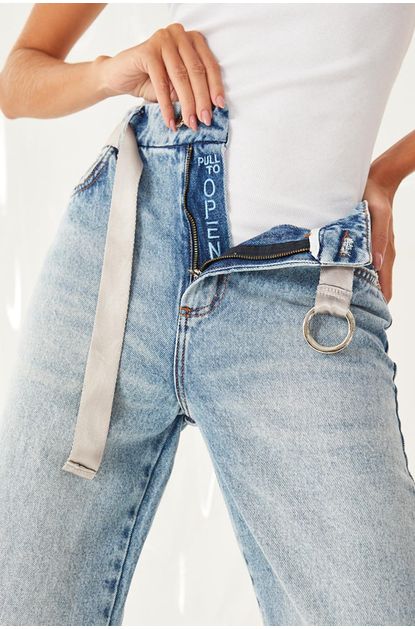 Calca-jeans-bianca-com-cinto-open-direita