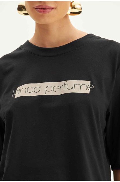 T-shirt-manga-curta-estampa-local-lanca-perfume-easy-direita