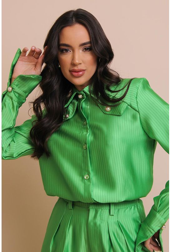 Camisa-acetinada-matelasse-verde-labrava-esquerda