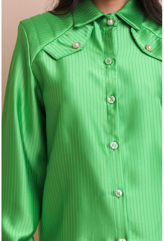 Camisa-acetinada-matelasse-verde-labrava-detalhe
