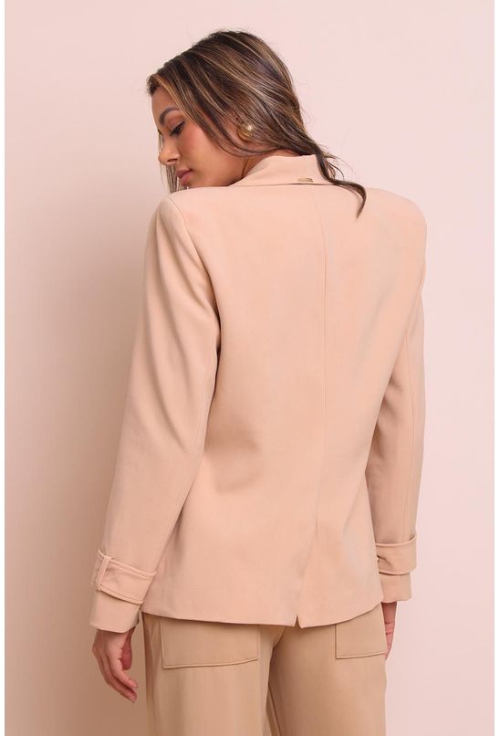 Blazer-slim-com-maxi-ombreira-lanca-perfume-centro