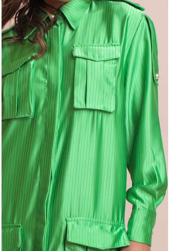 Chemise-alongada-acetinada-verde-labrava-detalhe