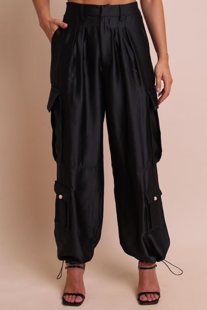 Calca-cargo-acetinada-preta-labrava--principal Calca-cargo-acetinada-preta-labrava--principal