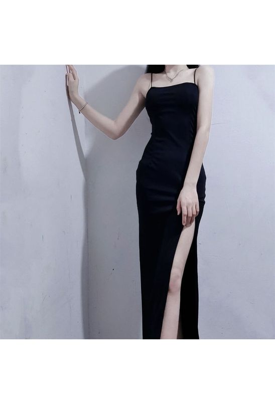 Vestido-assimetrico-com-fenda-preto-direita