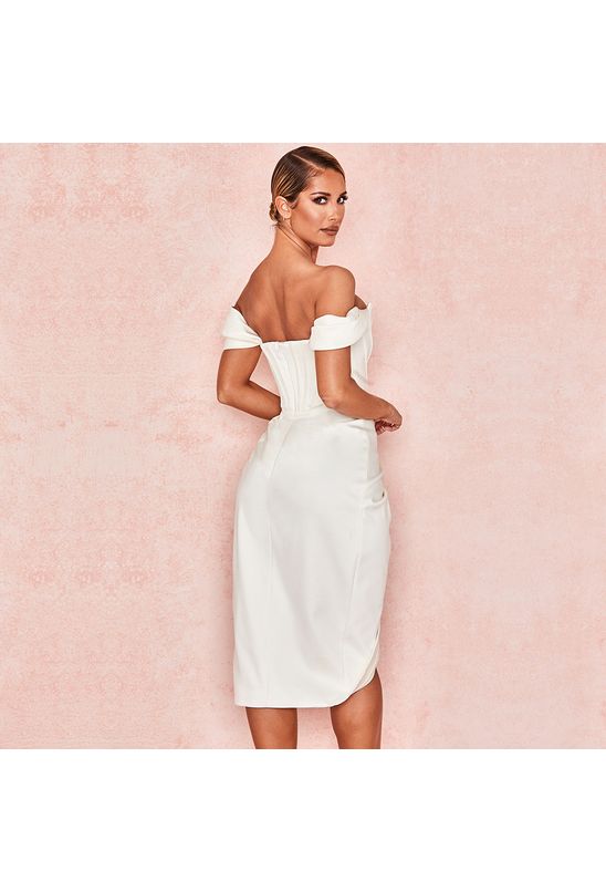 Vestido-assimetrico-com-fenda-frontal-rosa