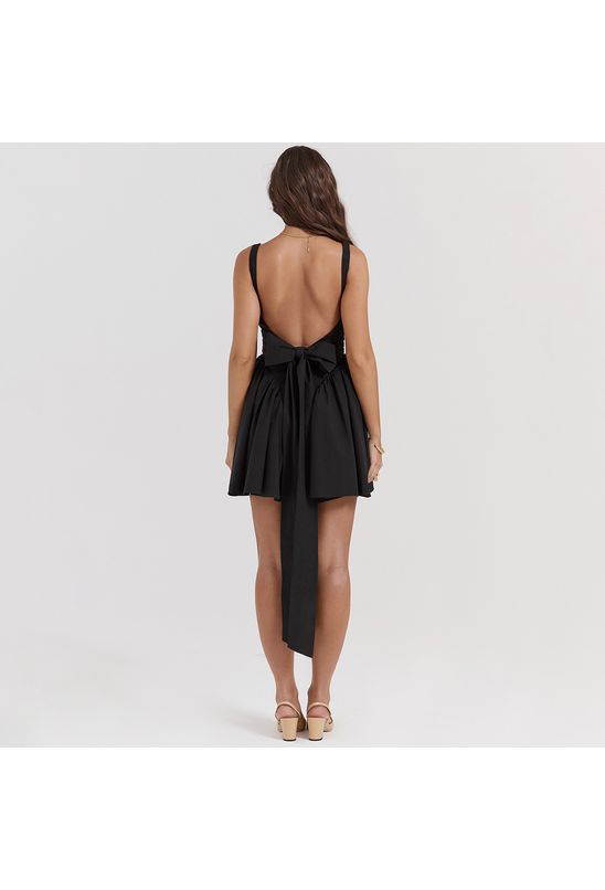 Vestido-curto-acinturado-decote-costas-com-laco-preto