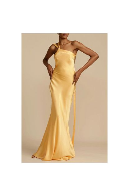 Vestido-longo-amarelo-calda-assimetrica