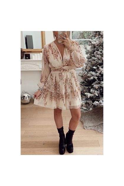 Vestido-de-tule-com-bordado-em-lantejoula-bege