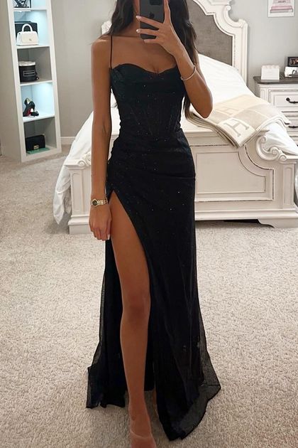 Vestido-longo-alca-fina-com-fenda-lateral-preto