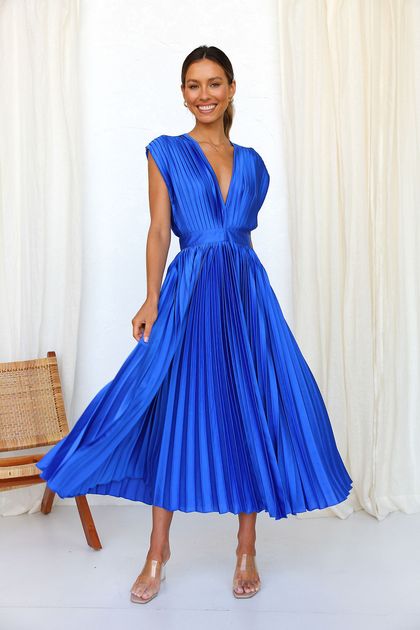 Vestido-midi-plissado-decote-em-v-azul