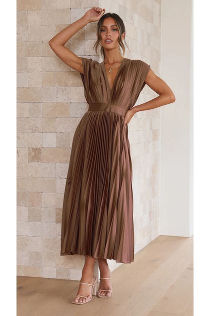 Vestido-midi-plissado-decote-em-v-marrom Vestido-midi-plissado-decote-em-v-marrom