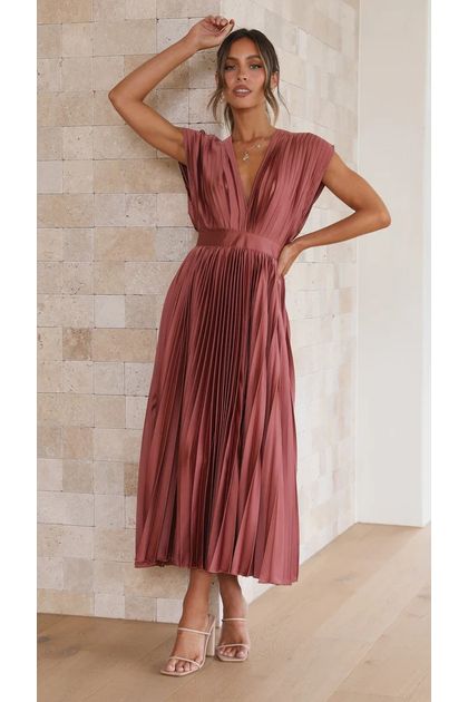 Vestido-midi-plissado-decote-em-v-vermelho