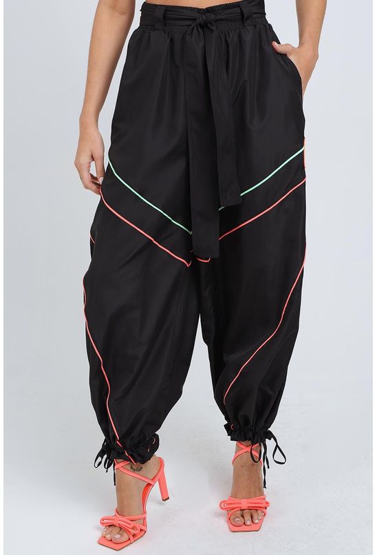 Calca-wide-box-detalhes-lanca-perfume-direita