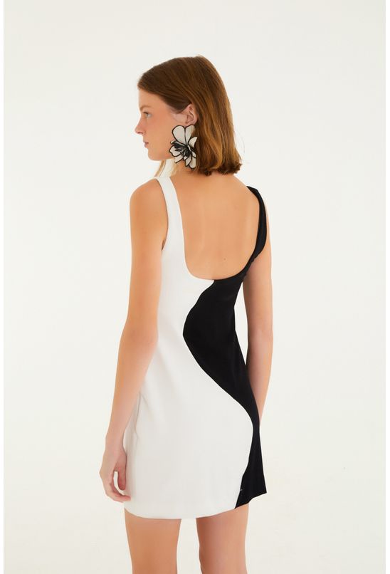 image-4c7ce1bb7e0c4761bbf6f3f4b9bbfbac